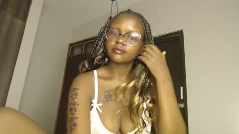 Snapshot of lolamia7 chatting on 03-07-25, 04:13 lolamia7 online show from 03-07-25, 04:13