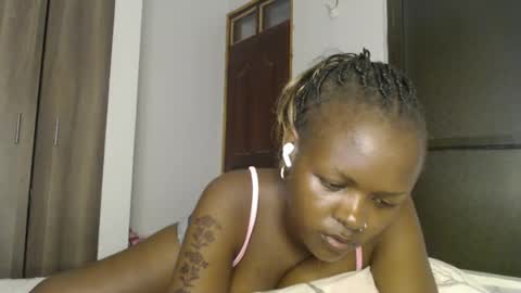 Snapshot of lolamia7 chatting on 03-09-25, 12:20 lolamia7 online show from 03-09-25, 12:20