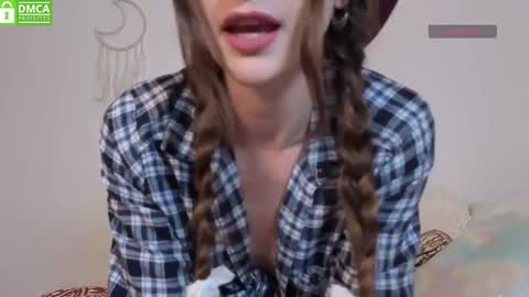 Lola 3 online show from 10-31-25, 12:33