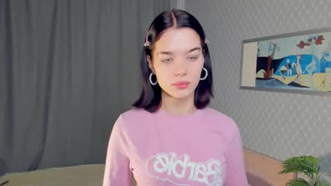 Snapshot of lolasoltren chatting on 12-18-25, 08:31 Tsarina online show from 12-18-25, 08:31