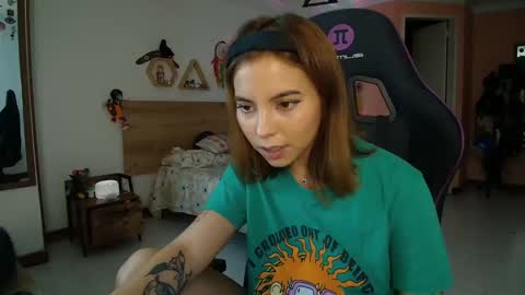 Snapshot of lolaverse chatting on 02-27-25, 09:04 Lola doll online show from 02-27-25, 09:04