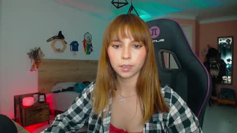 Snapshot of lolaverse chatting on 09-20-25, 07:04 Lola doll online show from 09-20-25, 07:04