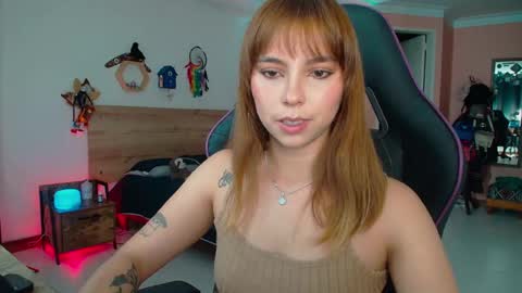 Snapshot of lolaverse chatting on 09-24-25, 08:23 Lola doll online show from 09-24-25, 08:23