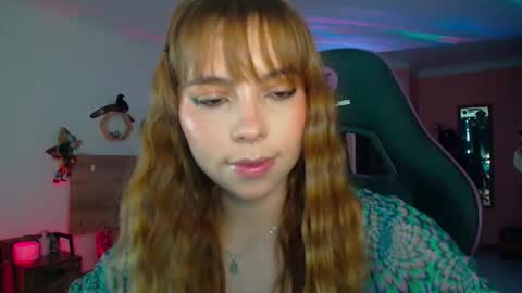 Snapshot of lolaverse chatting on 10-18-25, 08:53 Lola doll online show from 10-18-25, 08:53