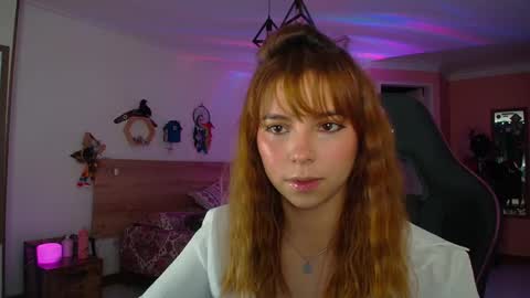 Snapshot of lolaverse chatting on 10-19-25, 06:08 Lola doll online show from 10-19-25, 06:08