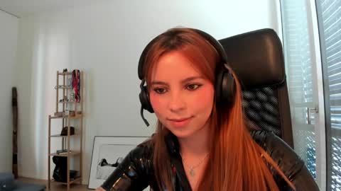 Snapshot of lolaverse chatting on 04-25-26, 08:28 Lola doll online show from 04-25-26, 08:28