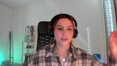 Snapshot of lolaverse chatting on 05-12-26, 01:30 Lola doll online show from 05-12-26, 01:30