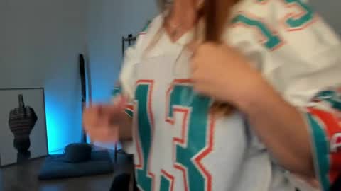 Snapshot of lolaverse chatting on 05-18-26, 01:50 Lola doll online show from 05-18-26, 01:50
