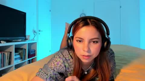 Snapshot of lolaverse chatting on 05-28-26, 01:30 Lola doll online show from 05-28-26, 01:30