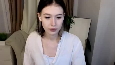 Snapshot of lolla_awesome chatting on 10-27-25, 07:23 Lolla online show from 10-27-25, 07:23