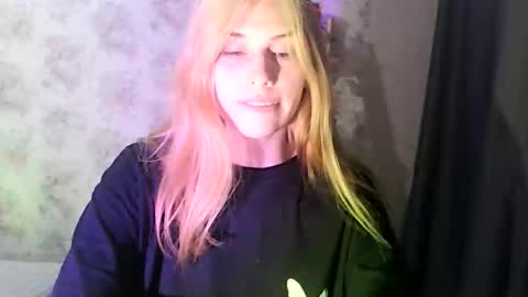 LollaLaKiss online show from 09-23-25, 02:20