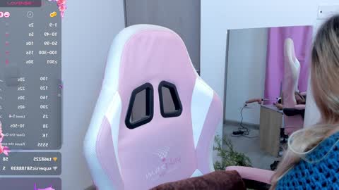 Snapshot of lolly_js_ chatting on 12-29-24, 06:45 Lolly online show from 12-29-24, 06:45