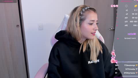 Snapshot of lolly_js_ chatting on 12-31-24, 04:27 Lolly online show from 12-31-24, 04:27