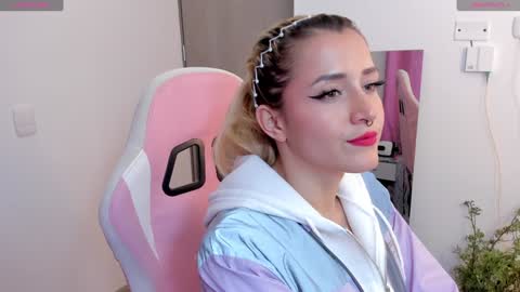 Snapshot of lolly_js_ chatting on 01-04-25, 02:35 Lolly online show from 01-04-25, 02:35