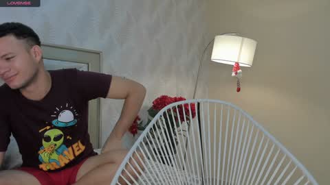 Snapshot of lolly_polie chatting on 01-04-25, 01:42 Lolly and neighbor online show from 01-04-25, 01:42