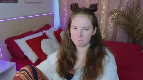 Snapshot of lolly_pump chatting on 09-11-25, 01:33 Mona online show from 09-11-25, 01:33