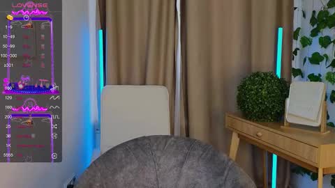 Snapshot of lolly_pump chatting on 09-17-25, 12:51 Mona online show from 09-17-25, 12:51