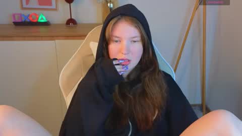 Snapshot of lolly_pump chatting on 09-25-25, 02:43 Mona online show from 09-25-25, 02:43