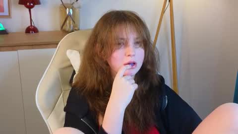 Snapshot of lolly_pump chatting on 10-16-25, 03:46 Mona online show from 10-16-25, 03:46