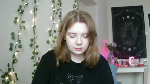 Lilly online show from 03-10-25, 01:54