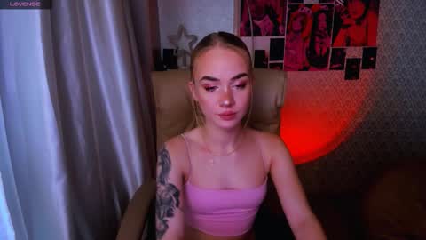 Snapshot of lollyy_baby chatting on 11-15-25, 08:33 Lollyy baby online show from 11-15-25, 08:33