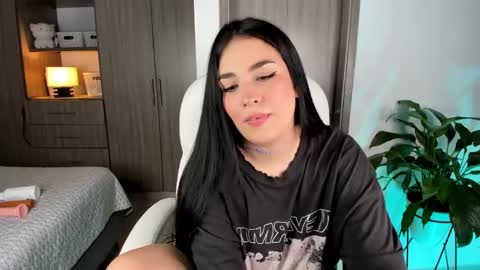 Snapshot of loly_peach chatting on 01-09-25, 04:41 Sarah online show from 01-09-25, 04:41