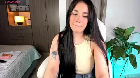 Snapshot of loly_peach chatting on 01-12-25, 07:32 Sarah online show from 01-12-25, 07:32
