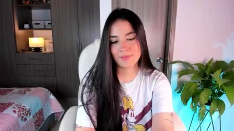 Snapshot of loly_peach chatting on 01-12-26, 04:29 Sarah online show from 01-12-26, 04:29