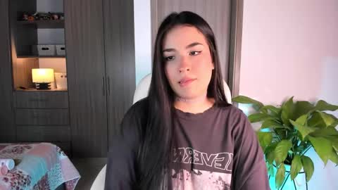Snapshot of loly_peach chatting on 01-13-26, 04:29 Sarah online show from 01-13-26, 04:29