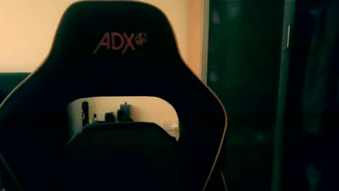 Snapshot of london_man1988 chatting on 12-26-24, 10:16 london_man1988 online show from 12-26-24, 10:16