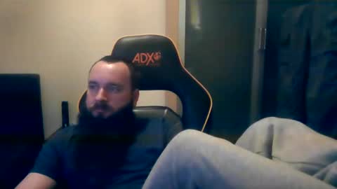 Snapshot of london_man1988 chatting on 01-26-25, 08:34 london_man1988 online show from 01-26-25, 08:34