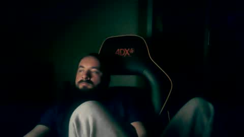 Snapshot of london_man1988 chatting on 02-06-25, 07:07 london_man1988 online show from 02-06-25, 07:07