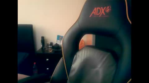 Snapshot of london_man1988 chatting on 03-10-25, 08:59 london_man1988 online show from 03-10-25, 08:59