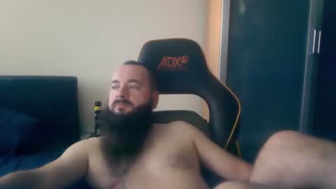 Snapshot of london_man1988 chatting on 10-26-25, 08:09 london_man1988 online show from 10-26-25, 08:09