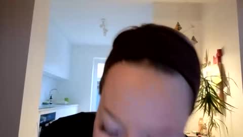 Em online show from 01-08-26, 08:49