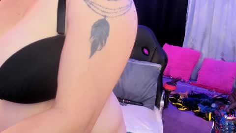 Snapshot of lonely_shewolf chatting on 10-18-25, 04:19 Jennifer  online show from 10-18-25, 04:19