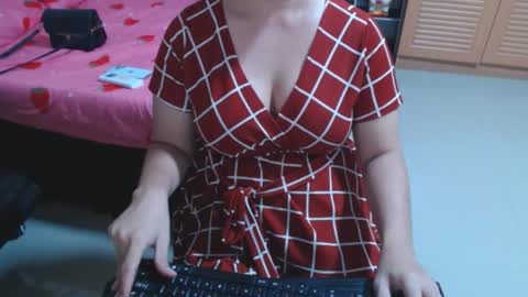 Snapshot of longasiansausage chatting on 10-17-25, 01:57 TOPwithEXTRABiG online show from 10-17-25, 01:57