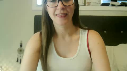 Snapshot of longhairbeautyxoxo chatting on 01-19-25, 07:47 Wima online show from 01-19-25, 07:47