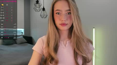 Snapshot of longoriaeva chatting on 05-15-26, 04:03 Eva online show from 05-15-26, 04:03