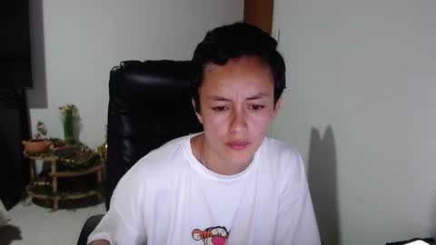 Snapshot of look_my_cam chatting on 10-29-25, 11:17 lucy online show from 10-29-25, 11:17