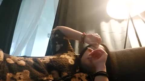 Snapshot of loolaunshaved chatting on 10-27-25, 03:27 loolaunshaved online show from 10-27-25, 03:27