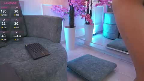 Snapshot of loonanyx chatting on 09-12-25, 11:43 Loona Nyx online show from 09-12-25, 11:43
