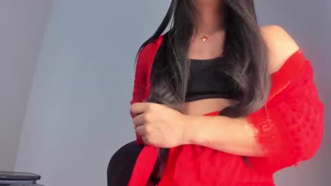 Snapshot of loovelymiia_ chatting on 02-06-25, 05:30 Mia Aniston online show from 02-06-25, 05:30