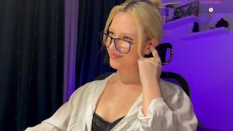 Snapshot of lora_hellyeah chatting on 01-15-26, 03:16 Lora heil online show from 01-15-26, 03:16