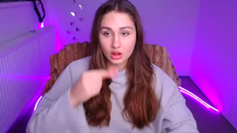 Lora online show from 02-10-26, 12:31