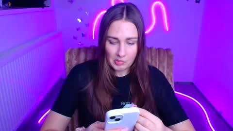 Lora online show from 02-15-26, 12:36