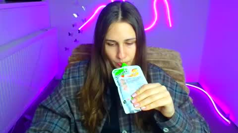 Lora online show from 04-13-26, 11:37