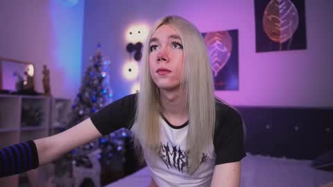 lora_long online show from 12-21-25, 02:46