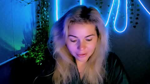 Lora online show from 09-24-25, 02:26