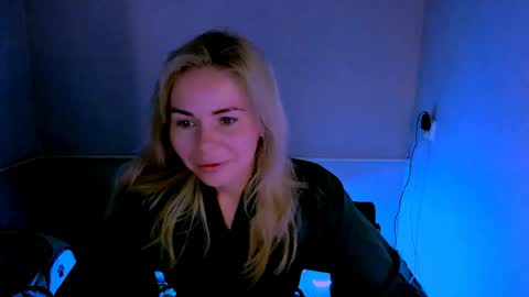 Lora online show from 04-16-26, 02:23